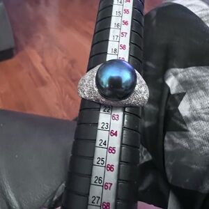 Elegant Black Pearl and Silver Ring